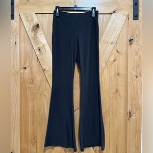 No Boundaries black flared leggings Sz M